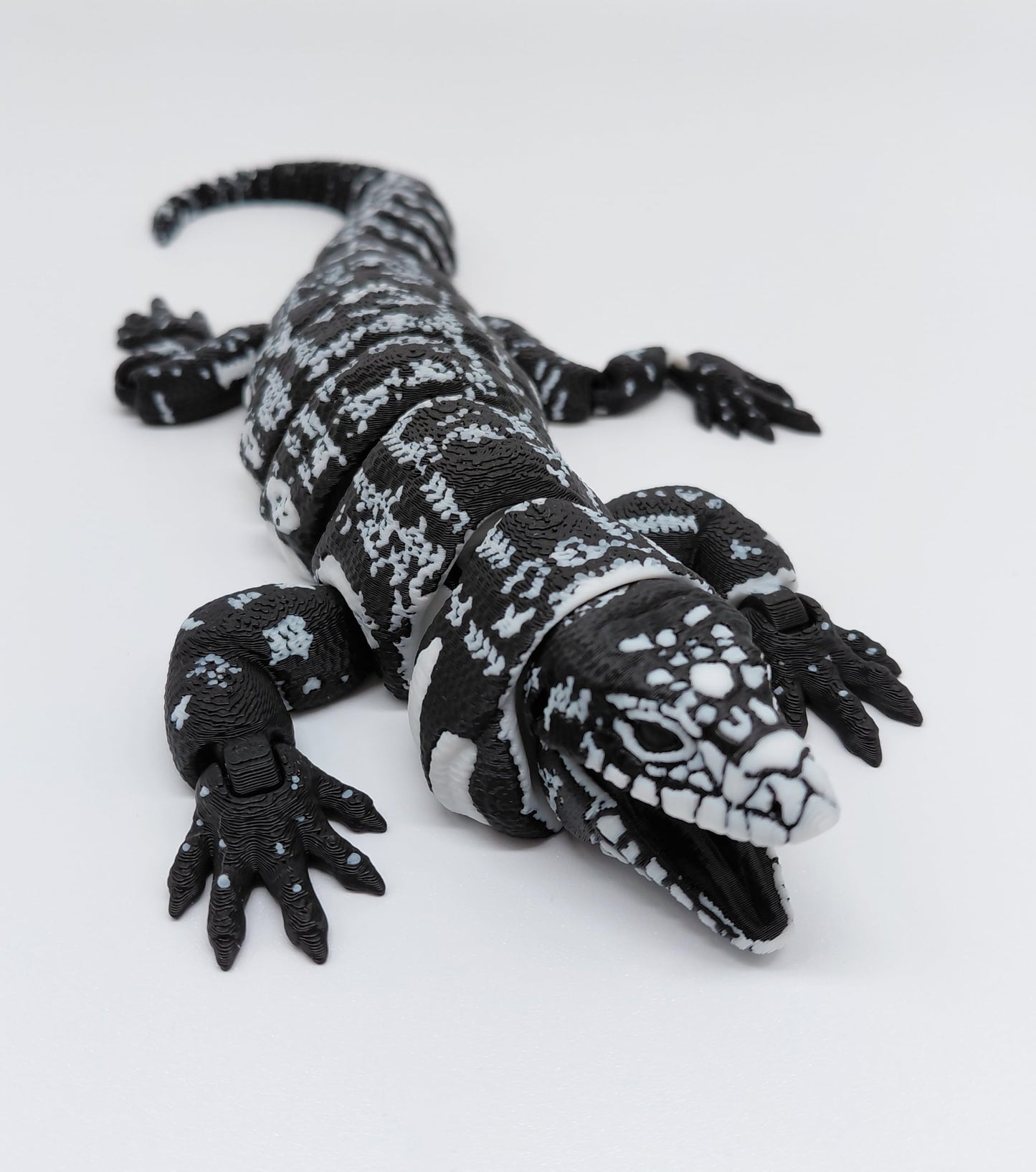 Articulated Tegu Lizard – 3D Printed Realistic Reptile Figure, Flexible Poseable Animal Toy, Collectible Desk Decor, Sensory Fidget, Gift for Reptile Lovers